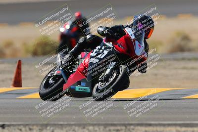 media/Oct-08-2022-SoCal Trackdays (Sat) [[1fc3beec89]]/Turn 14 (1050am)/